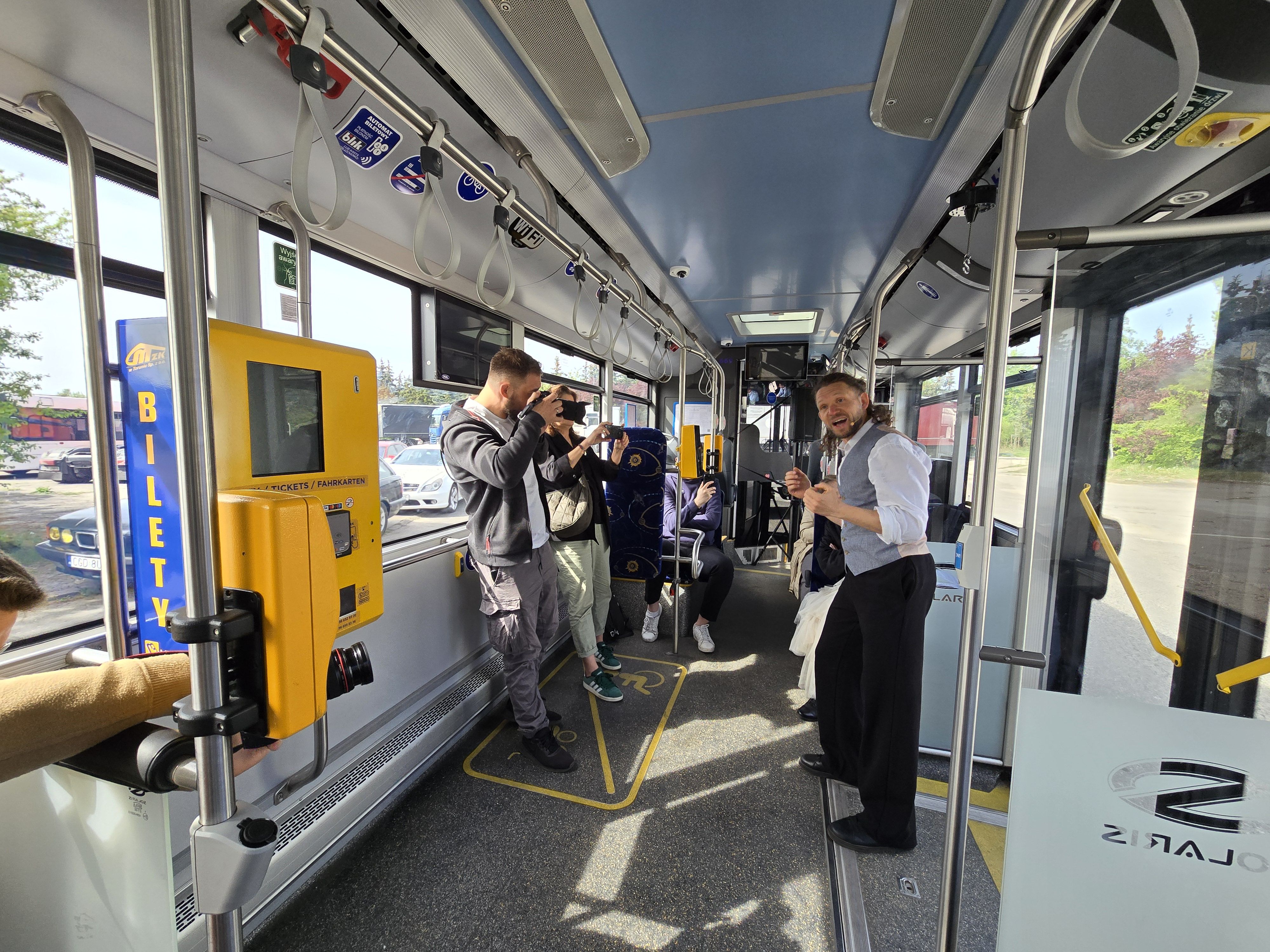 spektakl w autobusie