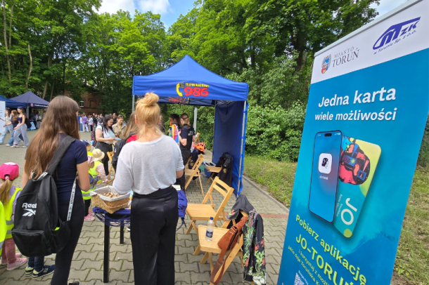 Zdjęcie ze stoiska MZK w Toruniu podczas Dnia Otwartego w PSSE