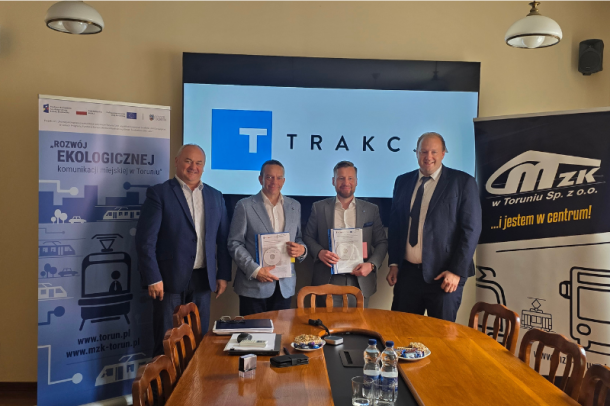 zdjęcie z podpisania umowy